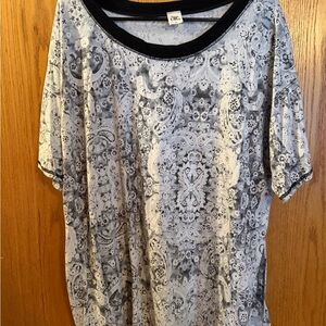 Sew In Love Black and Gray Short Sleeve Top